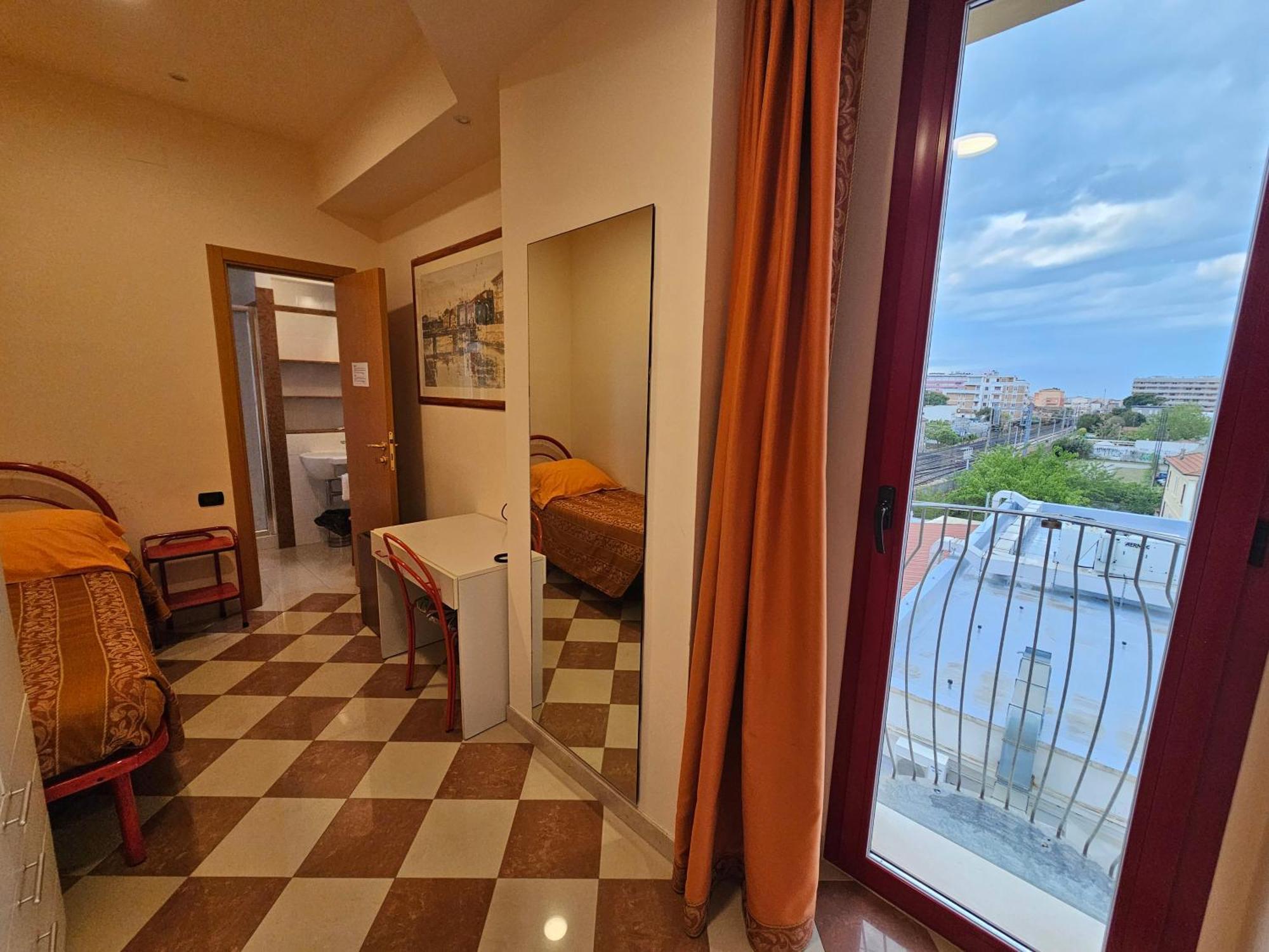 Hotel Fiorella Сенігаллія Екстер'єр фото