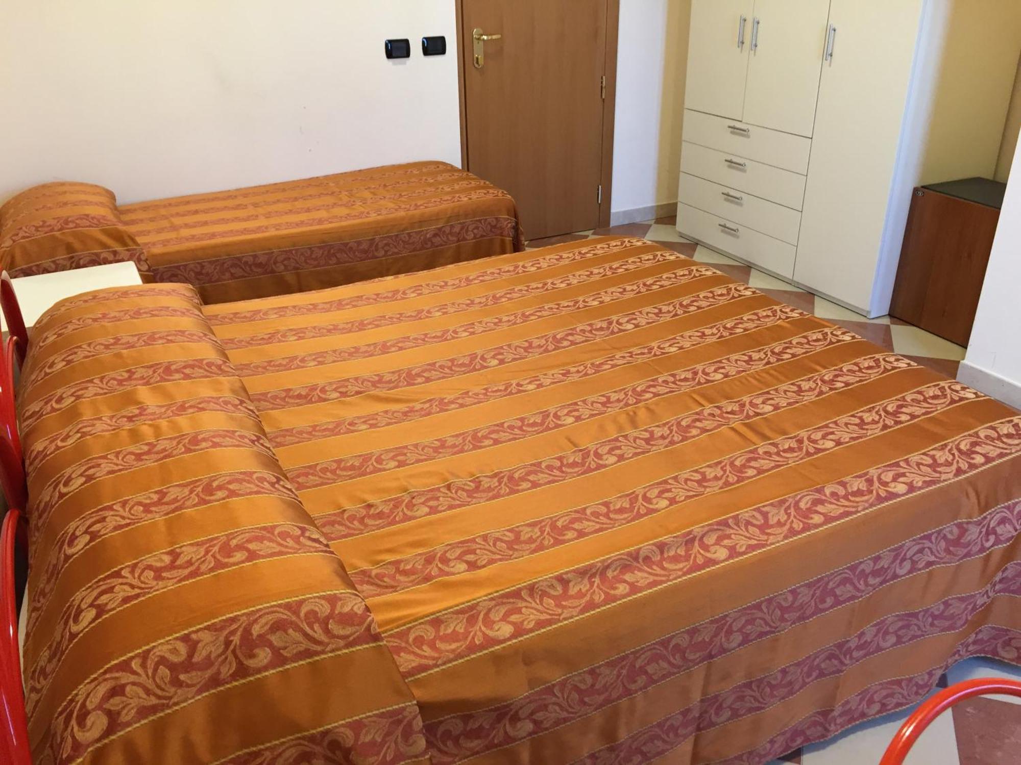 Hotel Fiorella Сенігаллія Номер фото