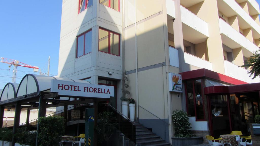 Hotel Fiorella Сенігаллія Екстер'єр фото